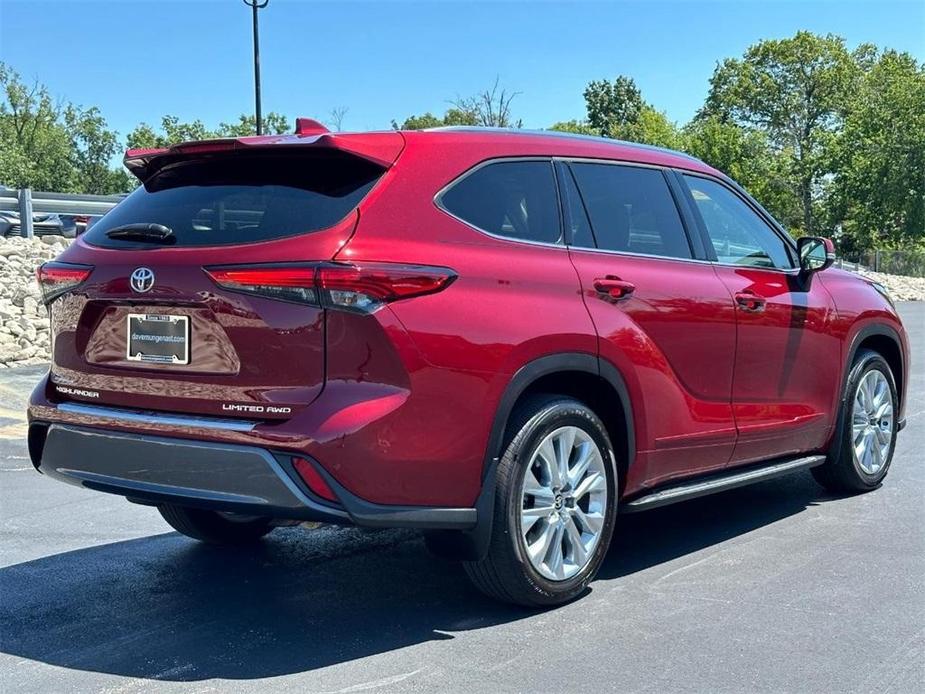 used 2021 Toyota Highlander car, priced at $40,999