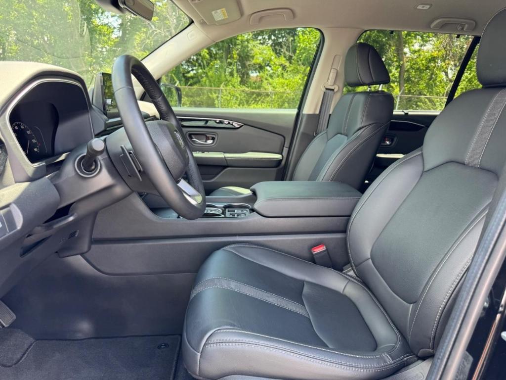 used 2025 Honda Pilot car, priced at $45,991