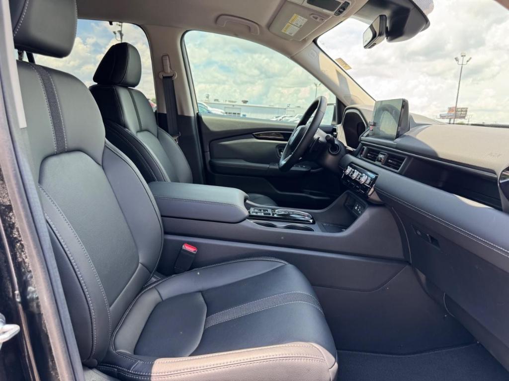 used 2025 Honda Pilot car, priced at $45,991