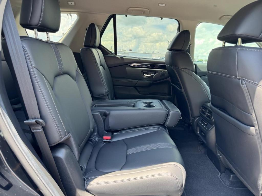 used 2025 Honda Pilot car, priced at $45,991