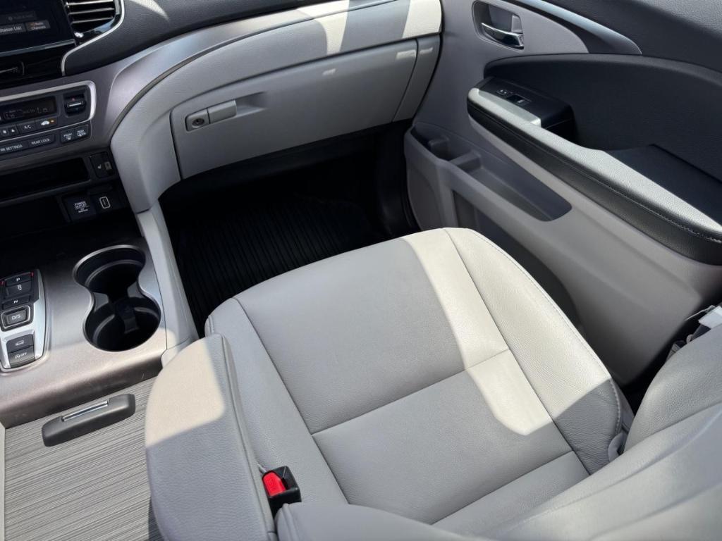 used 2021 Honda Pilot car, priced at $31,999
