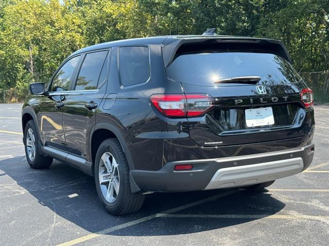 used 2025 Honda Pilot car, priced at $40,669