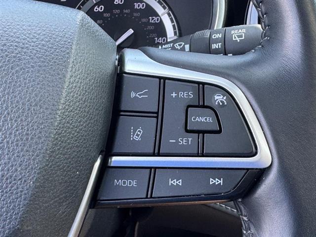 used 2022 Toyota Highlander car, priced at $32,576