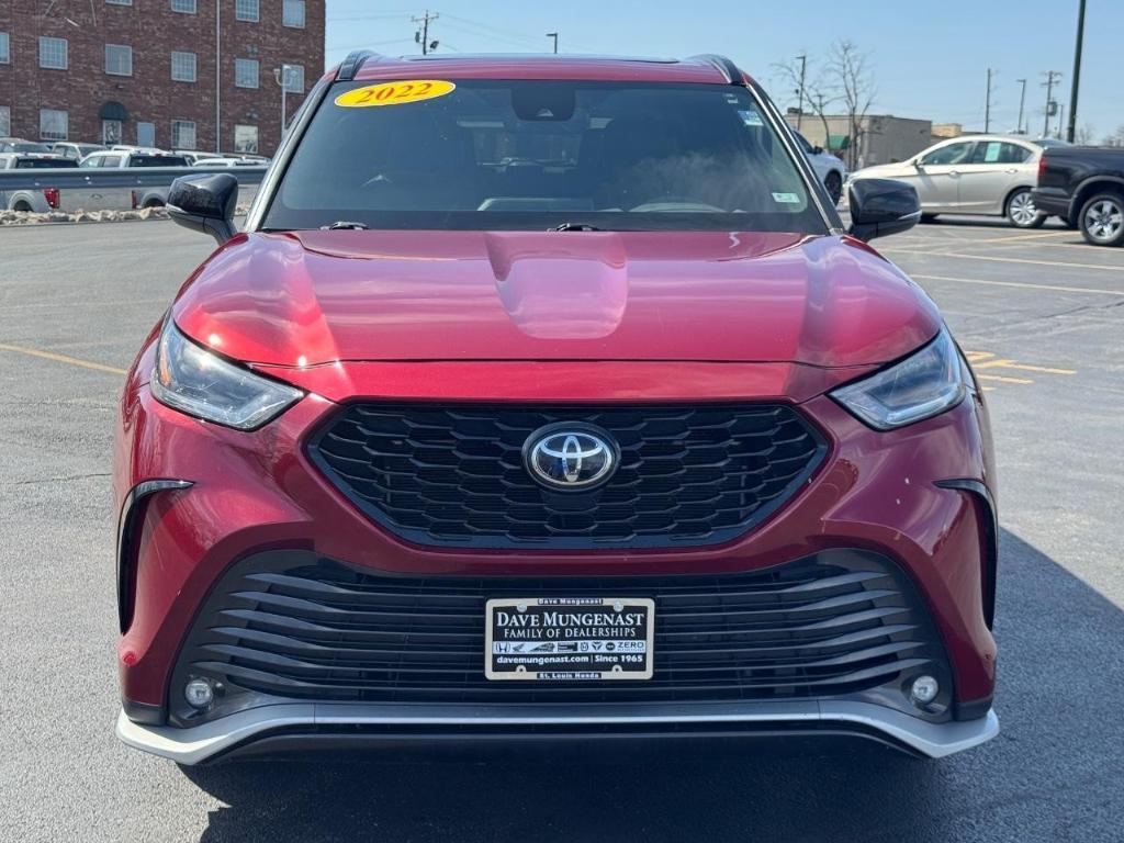 used 2022 Toyota Highlander car, priced at $34,399