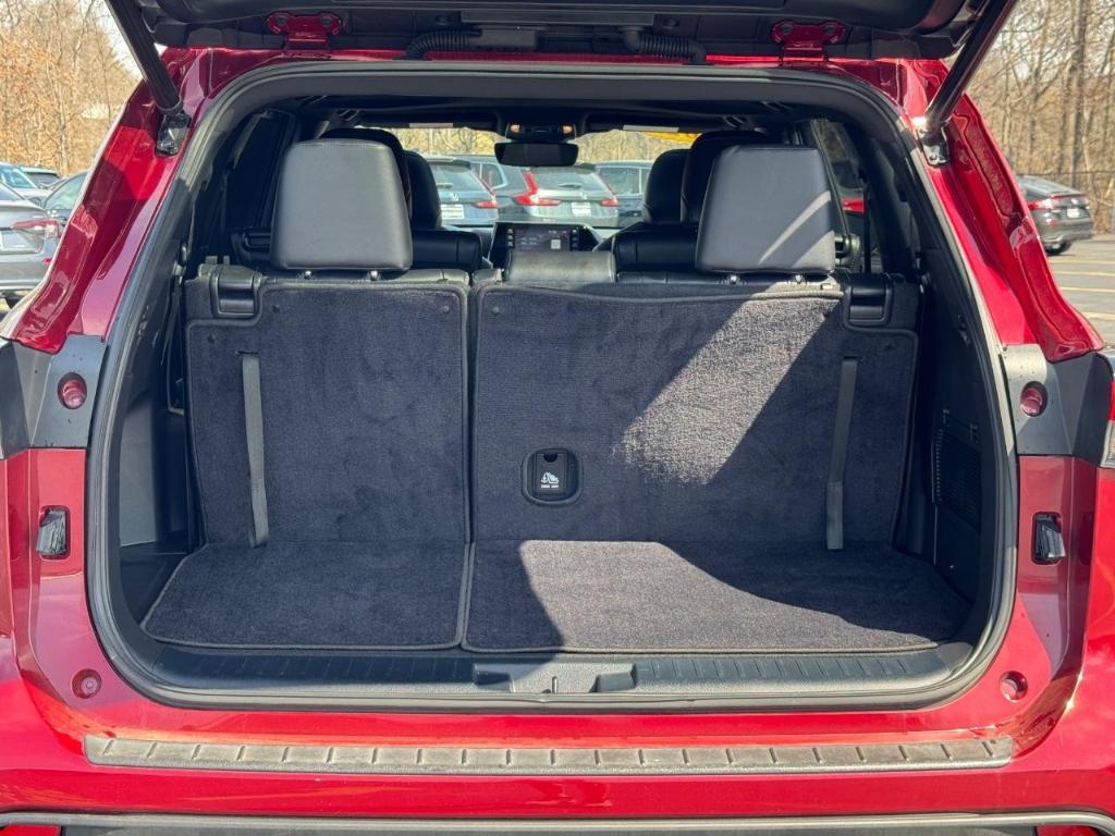 used 2022 Toyota Highlander car, priced at $34,399