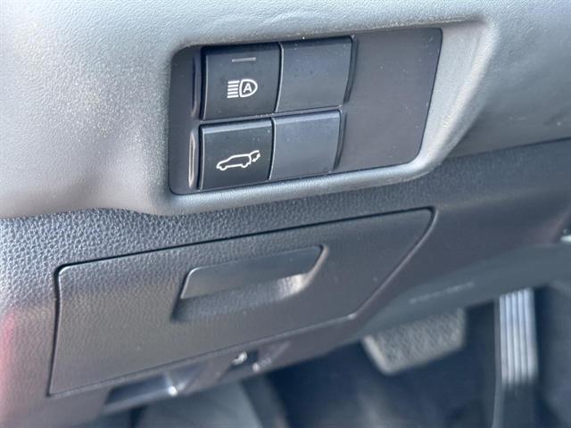 used 2022 Toyota Highlander car, priced at $33,401