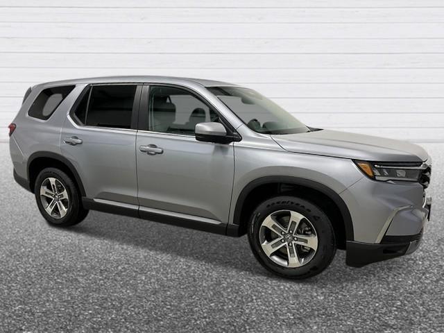 new 2025 Honda Pilot car, priced at $47,095