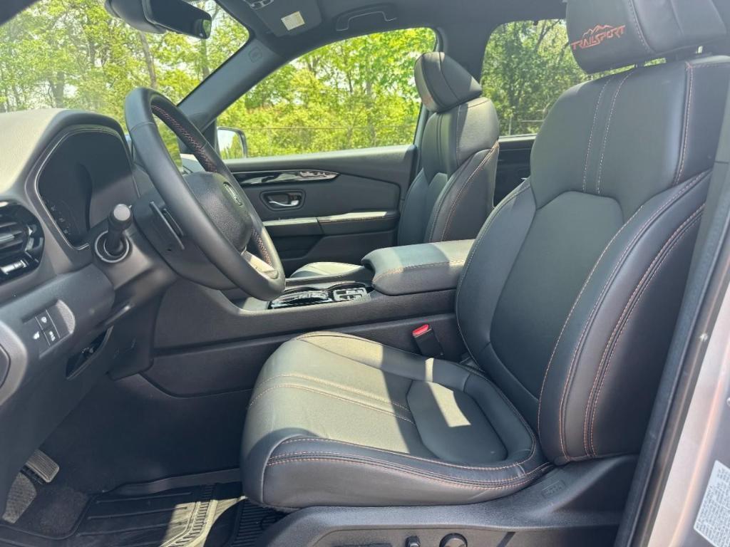 used 2025 Honda Pilot car, priced at $47,501