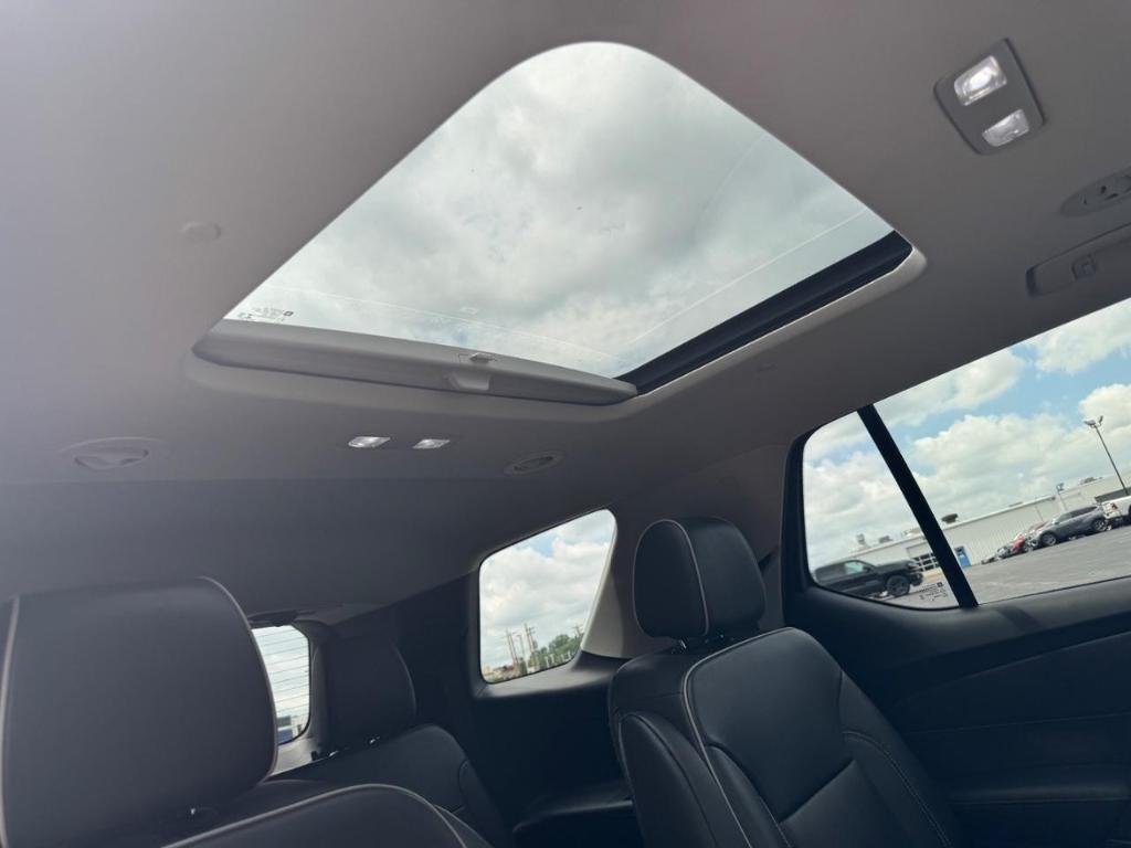 used 2021 Chevrolet Traverse car, priced at $28,461