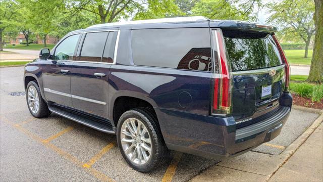used 2020 Cadillac Escalade ESV car, priced at $39,999