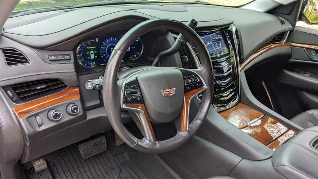 used 2020 Cadillac Escalade ESV car, priced at $39,999