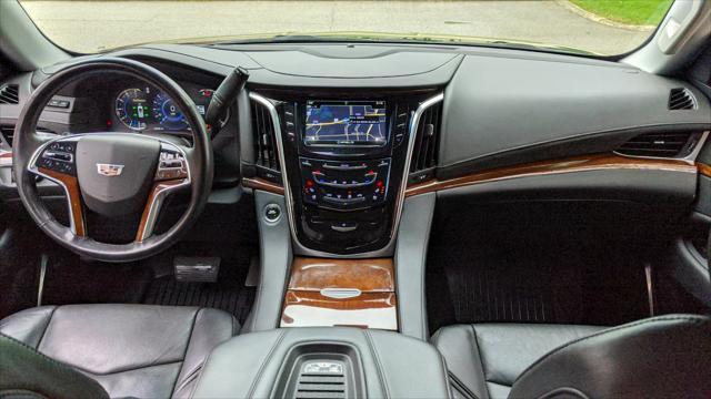 used 2020 Cadillac Escalade ESV car, priced at $39,999