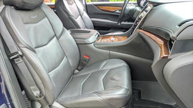 used 2020 Cadillac Escalade ESV car, priced at $39,999