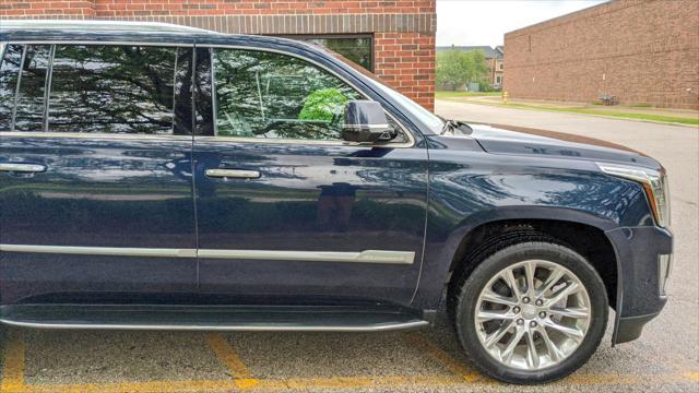 used 2020 Cadillac Escalade ESV car, priced at $39,999