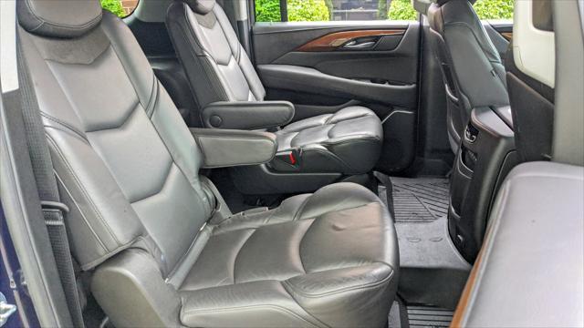 used 2020 Cadillac Escalade ESV car, priced at $39,999