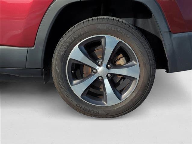 used 2019 Jeep Cherokee car, priced at $14,498