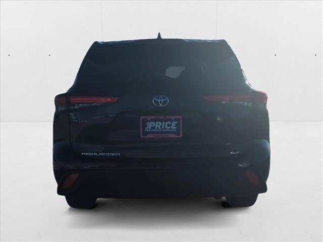 used 2022 Toyota Highlander car, priced at $31,098