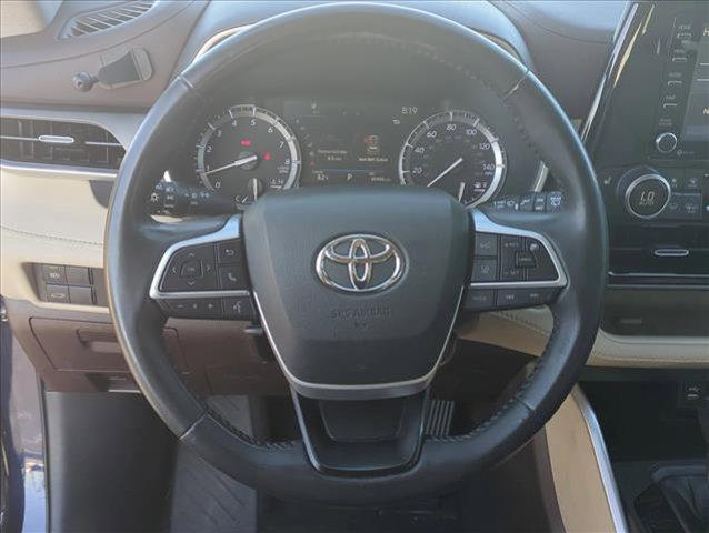 used 2022 Toyota Highlander car, priced at $31,098