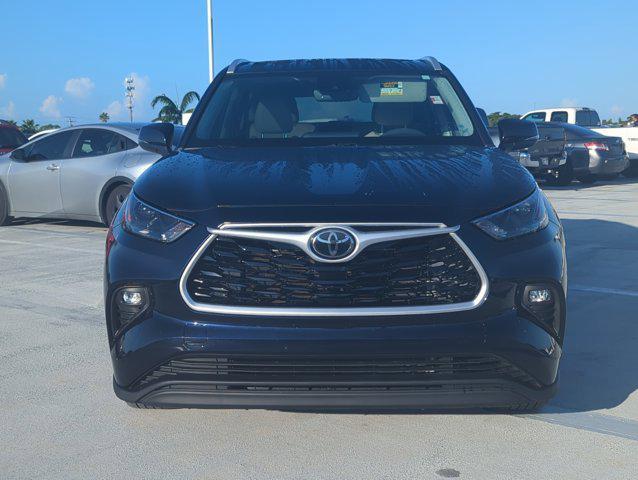 used 2022 Toyota Highlander car, priced at $31,098