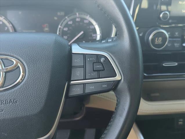 used 2022 Toyota Highlander car, priced at $31,098