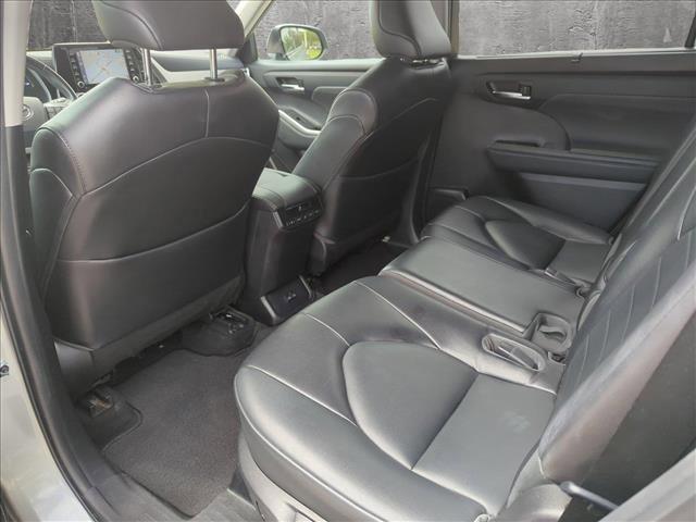 used 2022 Toyota Highlander car, priced at $32,998