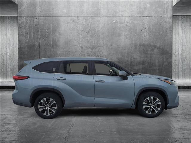 used 2020 Toyota Highlander car, priced at $28,495