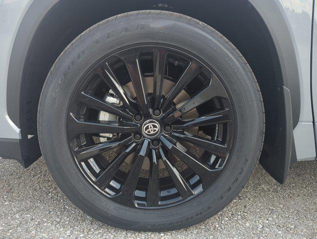 new 2025 Toyota Highlander car, priced at $51,452
