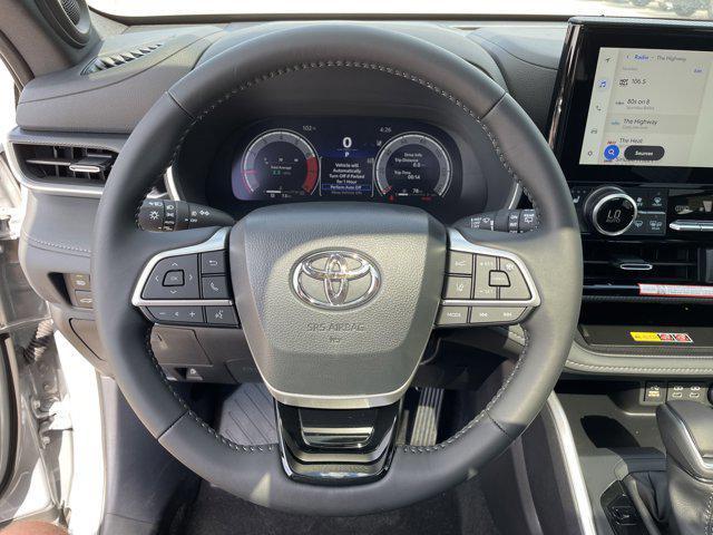 new 2025 Toyota Highlander car, priced at $51,452