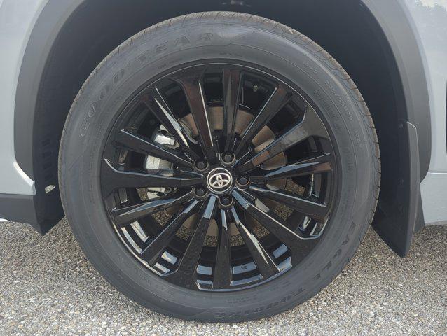 new 2025 Toyota Highlander car, priced at $51,452
