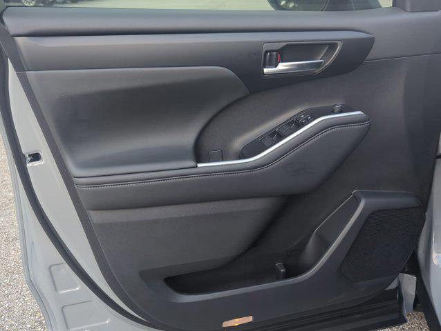 new 2025 Toyota Highlander car, priced at $51,452