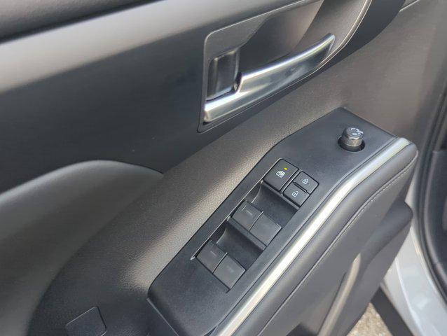 new 2025 Toyota Highlander car, priced at $51,452
