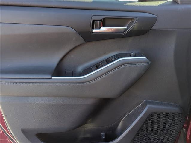 used 2021 Toyota Highlander car, priced at $32,295