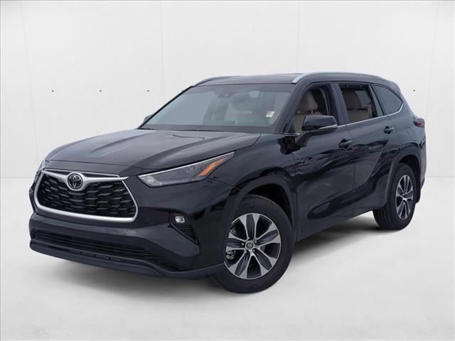 used 2024 Toyota Highlander car, priced at $38,998