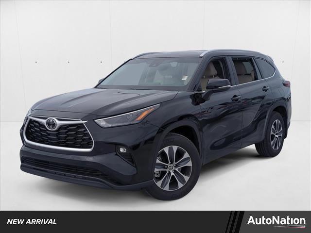 used 2024 Toyota Highlander car, priced at $38,998