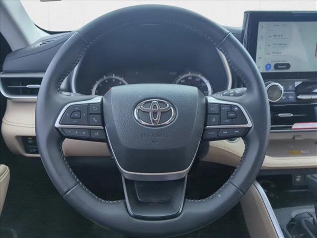 used 2024 Toyota Highlander car, priced at $38,998
