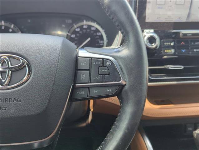 used 2021 Toyota Highlander car, priced at $35,995
