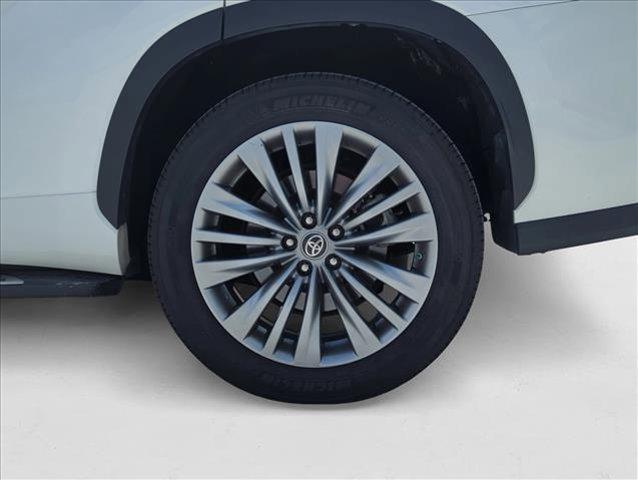 used 2021 Toyota Highlander car, priced at $35,995