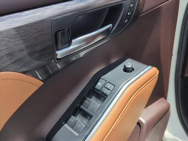 used 2021 Toyota Highlander car, priced at $35,995