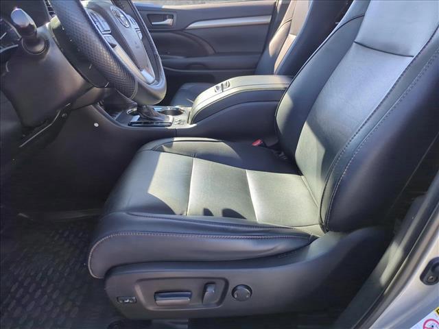 used 2019 Toyota Highlander car, priced at $29,998