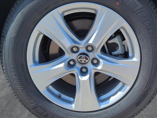 new 2025 Toyota Highlander car, priced at $42,733