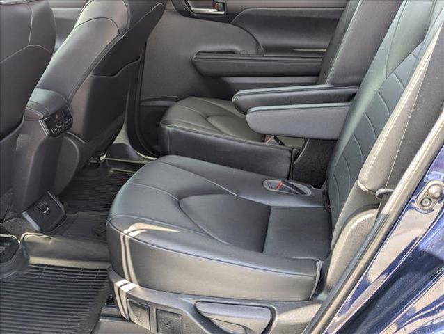 used 2020 Toyota Highlander car, priced at $25,165