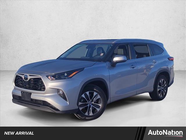 used 2022 Toyota Highlander car, priced at $31,100