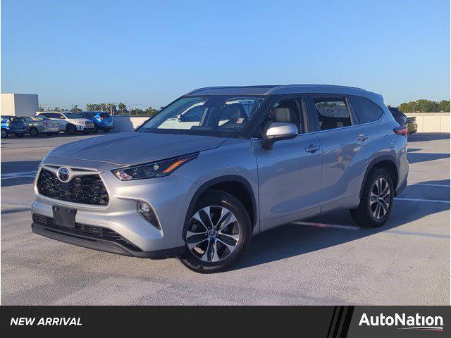 used 2022 Toyota Highlander car, priced at $31,100