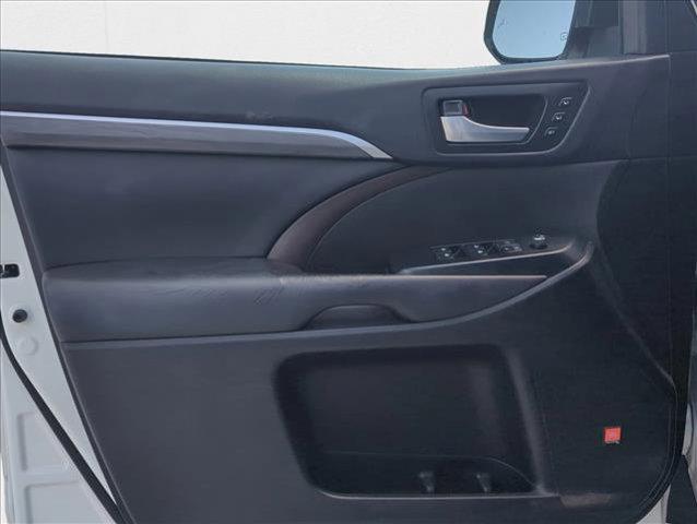used 2018 Toyota Highlander car, priced at $24,498