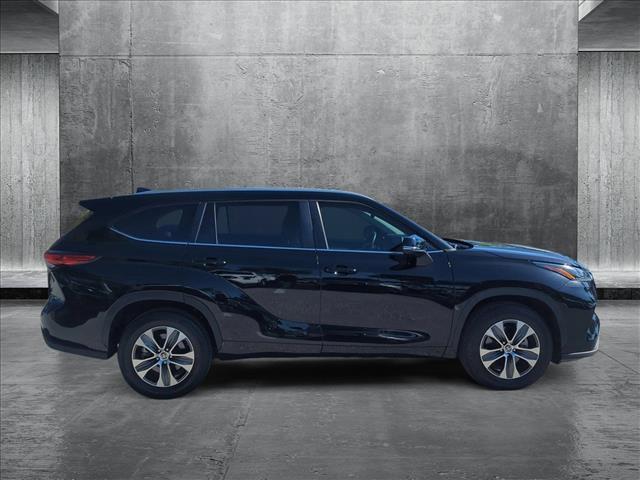 used 2023 Toyota Highlander car, priced at $38,249