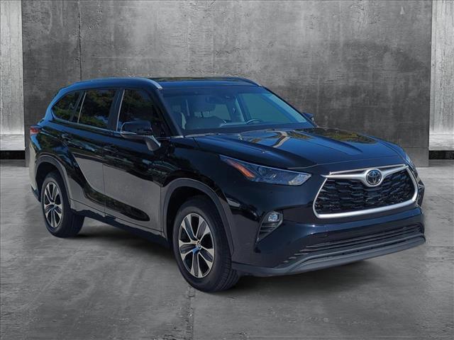 used 2023 Toyota Highlander car, priced at $38,249