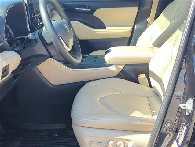 used 2023 Toyota Highlander car, priced at $38,249