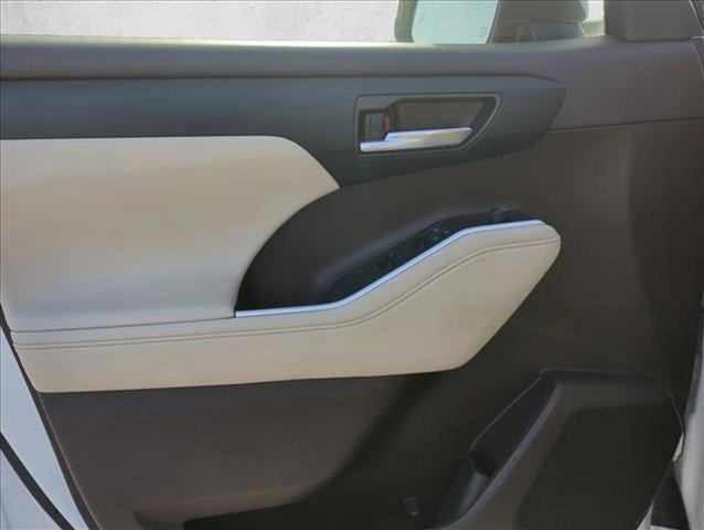 used 2022 Toyota Highlander car, priced at $31,898