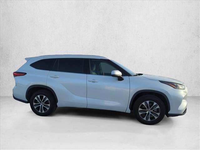 used 2022 Toyota Highlander car, priced at $31,898