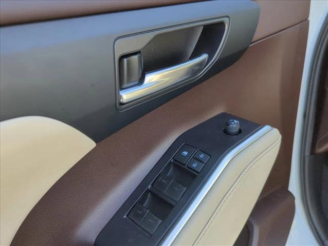 used 2022 Toyota Highlander car, priced at $31,898